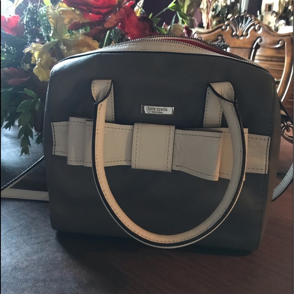 kate spade Handbags - Excellent condition KATE SPADE purse